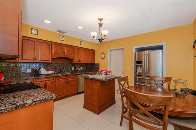334 E 11th St, Hialeah FL 33010 - Hialeah, FL - Photo 7