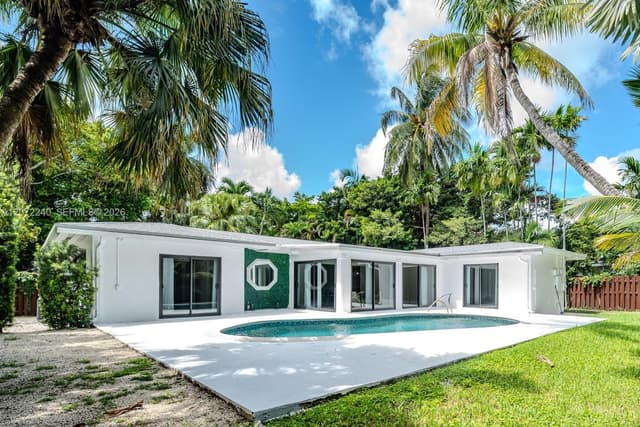 1825 Alamanda Dr, North Miami FL 33181 - North Miami, FL - Photo 2