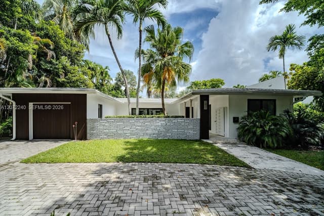 1825 Alamanda Dr, North Miami FL 33181 - North Miami, FL - Photo 3