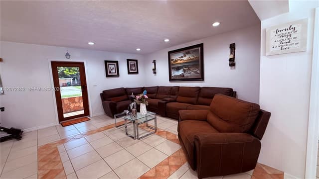 9601 SW 183rd St, Palmetto Bay FL 33157 - Palmetto Bay, FL - Photo 7