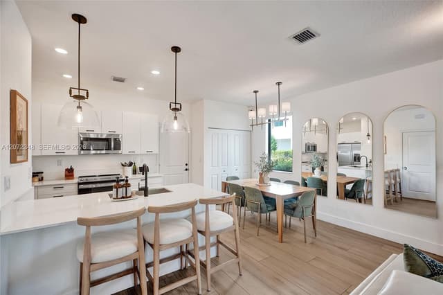 8166 NW 42nd St, Doral FL 33166 - Doral, FL - Photo 5