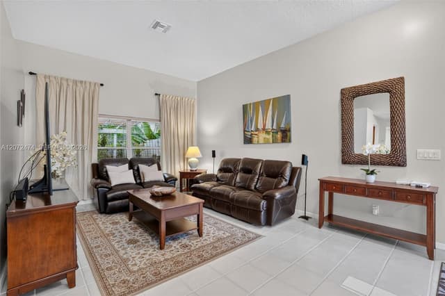 18253 SW 5th St, Pembroke Pines FL 33029 - Pembroke Pines, FL - Photo 5