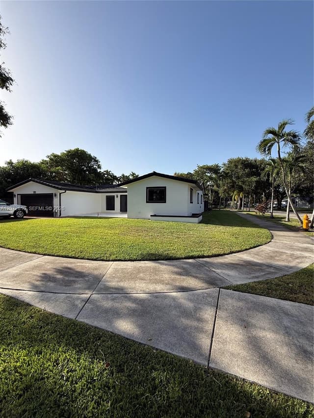 6901 S Miami Lakeway S, Miami Lakes FL 33014 - Miami Lakes, FL - Photo 3