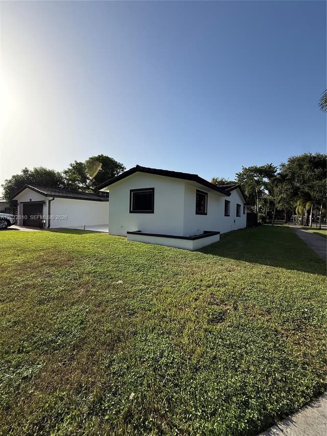 6901 S Miami Lakeway S, Miami Lakes FL 33014 - Miami Lakes, FL - Photo 4