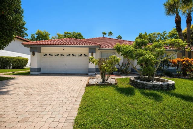 7606 Briar Cliff Circle, Lake Worth FL 33467 - Lake Worth, FL - Photo 2