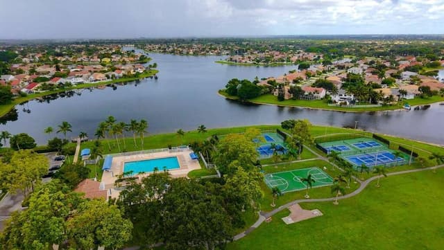 7606 Briar Cliff Circle, Lake Worth FL 33467 - Lake Worth, FL - Photo 5