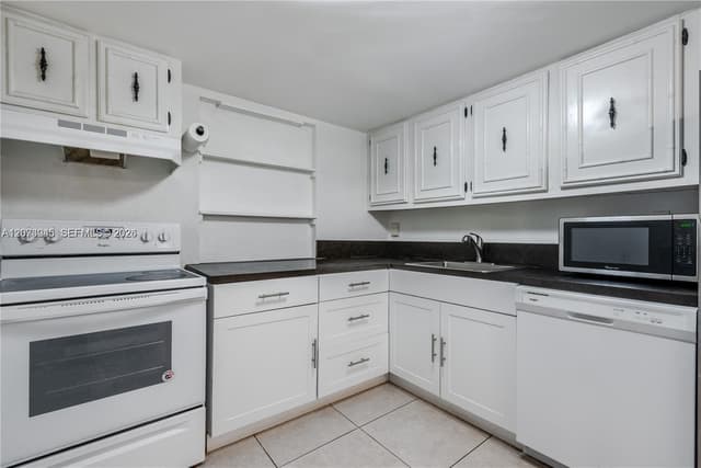 2000 Atlantic Shores Blvd # 107, Hallandale Beach FL 33009 - Hallandale Beach, FL - Photo 3