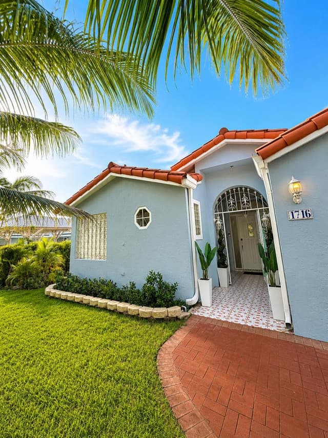 1716 Pierce Drive, FL 33460 - Photo 2