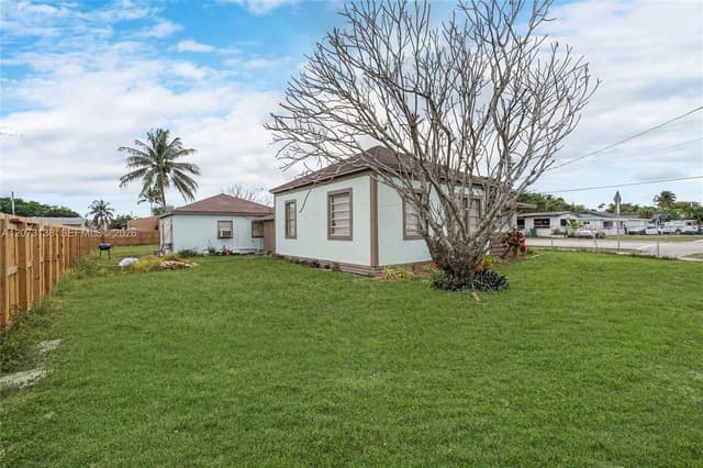 145 NW 6th Ave, Florida City FL 33034 - Florida City, FL - Photo 2