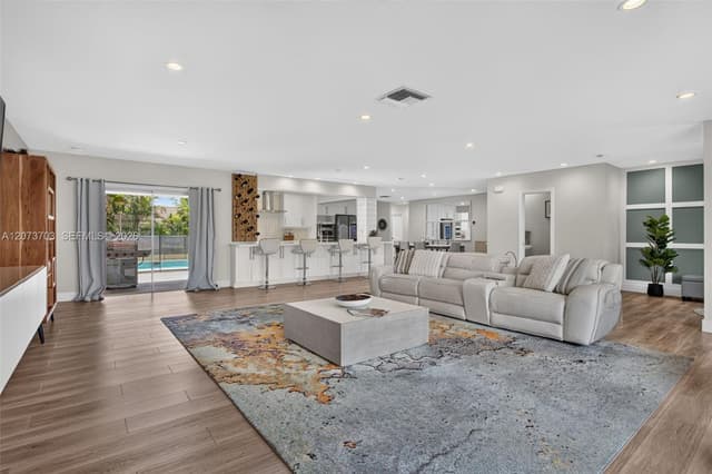3200 NW 114th Ter, Coral Springs FL 33065 - Coral Springs, FL - Photo 4