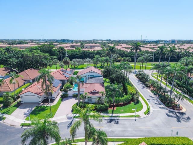 1081 BEL AIRE Drive E, Pembroke Pines FL 33027 - Pembroke Pines, FL - Photo 3
