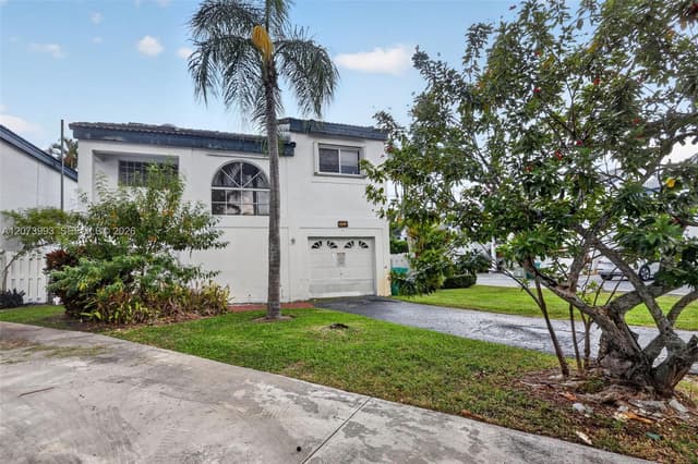 253 NE 211th Ter, Miami FL 33179 - Miami, FL - Photo 2