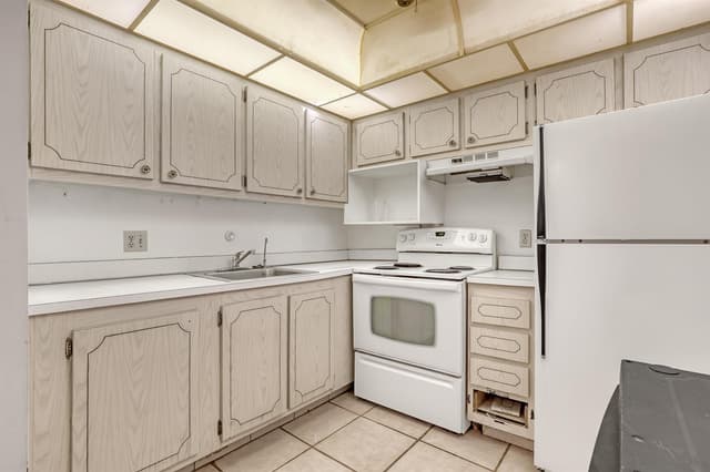 400 VILLAGE GREEN Circle W # 117, Palm Springs FL 33461 - Palm Springs, FL - Photo 7