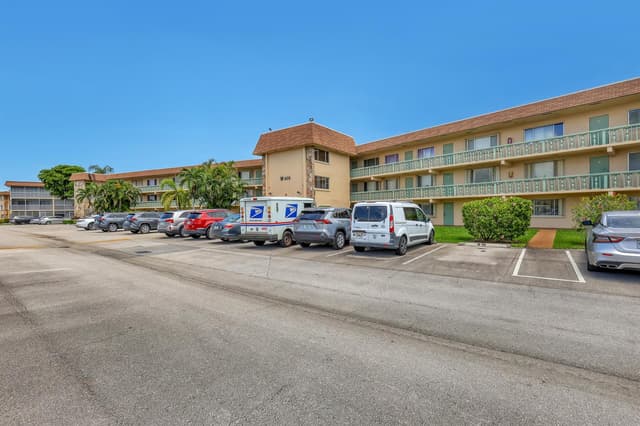 400 VILLAGE GREEN Circle W # 117, Palm Springs FL 33461 - Palm Springs, FL - Photo 3