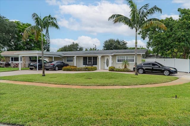 5561 SW 13th St, Plantation FL 33317 - Plantation, FL - Photo 2