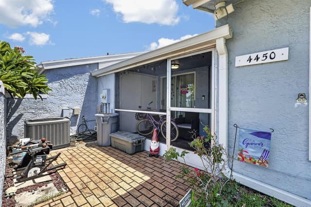 4450 LUCERNE VILLAS Lane, Lake Worth FL 33467 - Lake Worth, FL - Photo 7