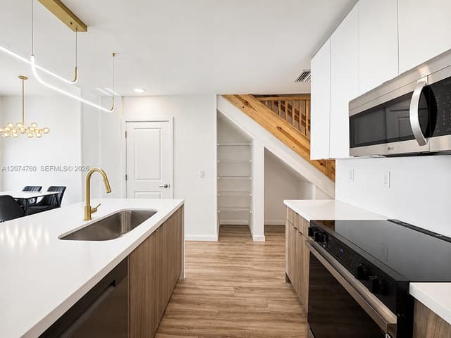 2511 Pierce St # 7, Hollywood FL 33020 - Hollywood, FL - Photo 4