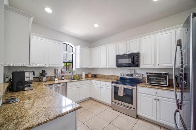 10334 NW 30th Ter, Doral FL 33172 - Doral, FL - Photo 7
