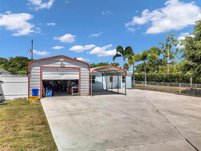 1593 Barbarie Ln, West Palm Beach FL 33417 - West Palm Beach, FL - Photo 2