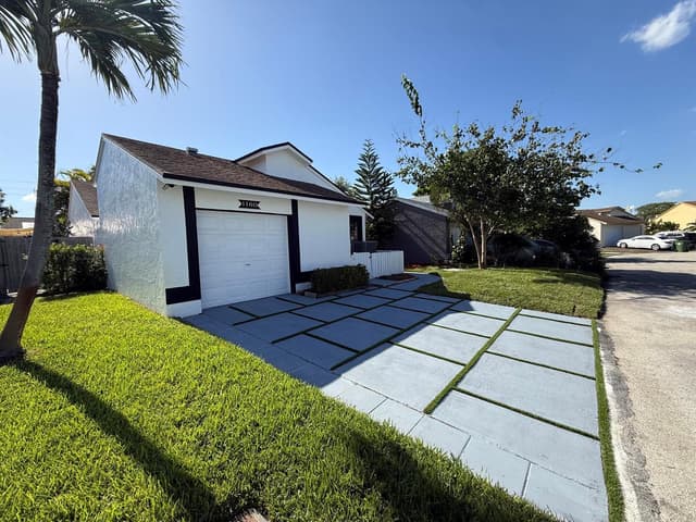 1160 SW 111th Avenue, Pembroke Pines FL 33025 - Pembroke Pines, FL - Photo 3
