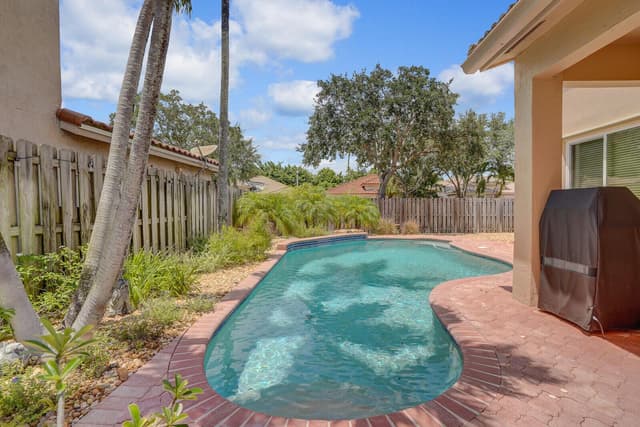 317 E Garden Cove Circle, Davie FL 33325 - Davie, FL - Photo 3