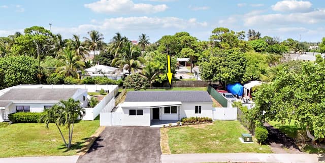 4785 Clinton Boulevard, Lake Worth FL 33463 - Lake Worth, FL - Photo 3