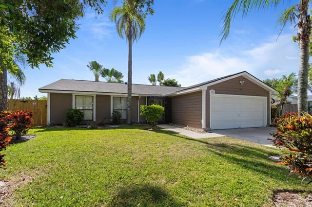 108 Cambridge Lane, Royal Palm Beach FL 33411 - Royal Palm Beach, FL - Photo 2