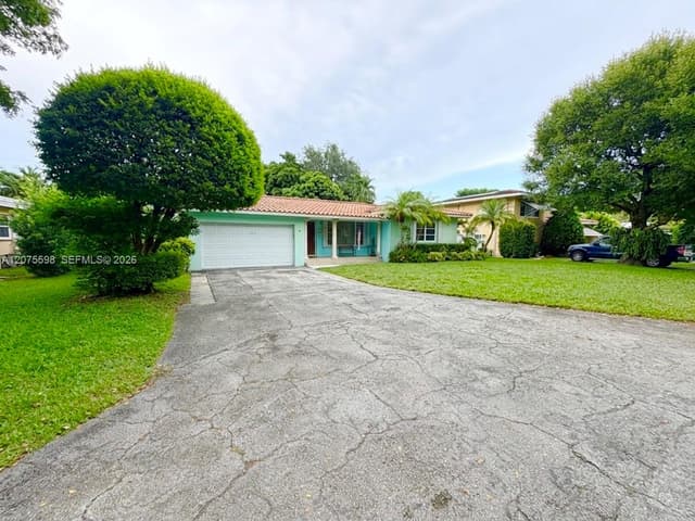 951 NE 115th St, Biscayne Park FL 33161 - Biscayne Park, FL - Photo 2