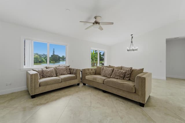 217 PARKWOOD Drive S, Royal Palm Beach FL 33411 - Royal Palm Beach, FL - Photo 7
