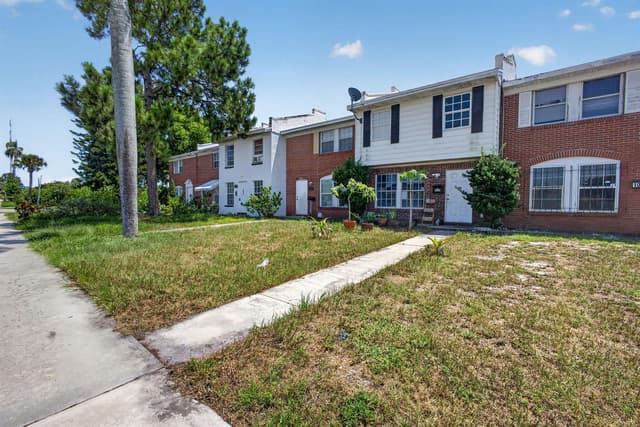 1028 36TH Street, West Palm Beach FL 33407 - West Palm Beach, FL - Photo 2