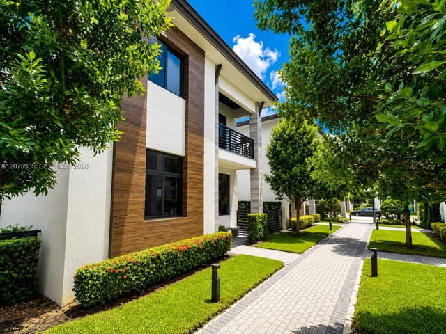 4318 NW 81st Ave, Doral FL 33166 - Doral, FL - Photo 2