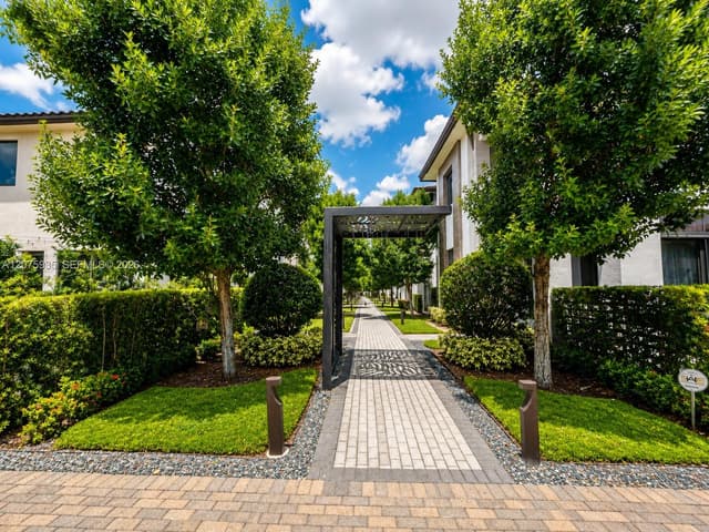 4318 NW 81st Ave, Doral FL 33166 - Doral, FL - Photo 5