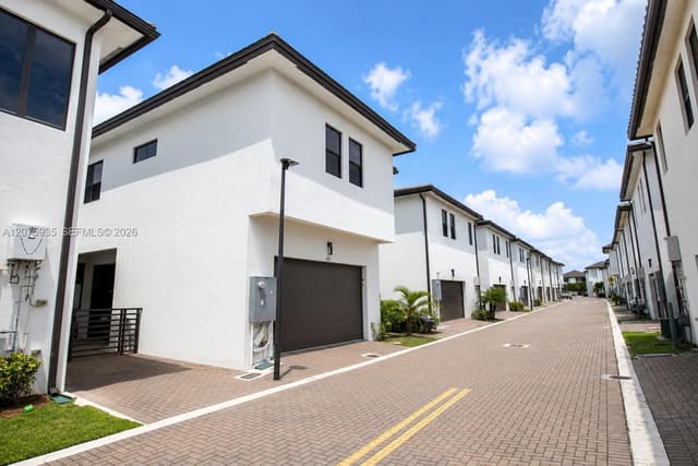4318 NW 81st Ave, Doral FL 33166 - Doral, FL - Photo 4