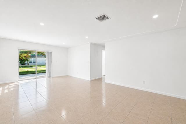 330 W 22ND Court, Riviera Beach FL 33404 - Riviera Beach, FL - Photo 3