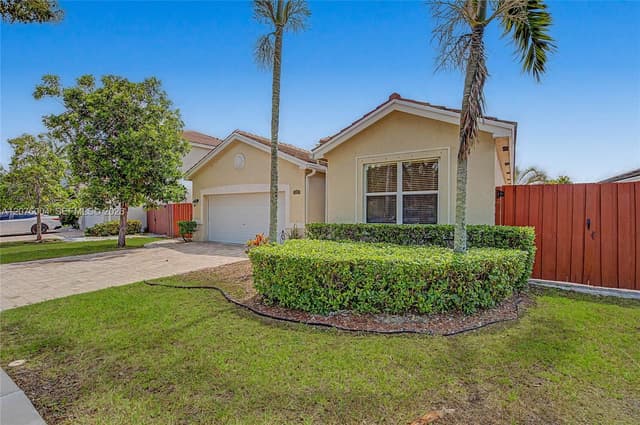 527 SE 31st Ave, Homestead FL 33033 - Homestead, FL - Photo 2