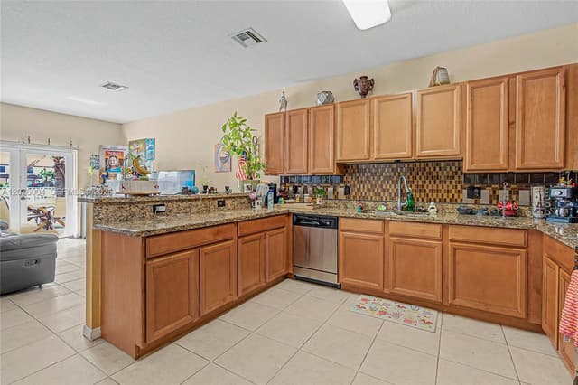 527 SE 31st Ave, Homestead FL 33033 - Homestead, FL - Photo 6
