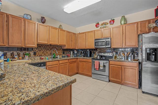 527 SE 31st Ave, Homestead FL 33033 - Homestead, FL - Photo 4