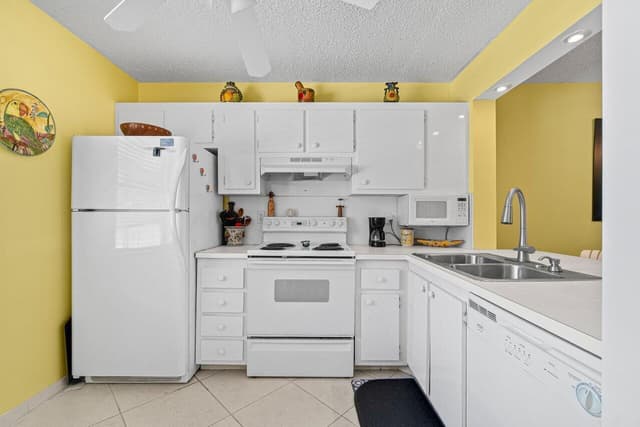 911 Gardenia Drive # 249, Delray Beach FL 33483 - Delray Beach, FL - Photo 5