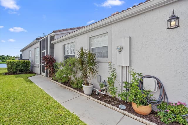 7865 Rockport Circle, Lake Worth FL 33467 - Lake Worth, FL - Photo 5