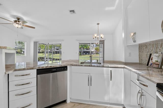 1971 Discovery Circle E, Deerfield Beach FL 33442 - Deerfield Beach, FL - Photo 3