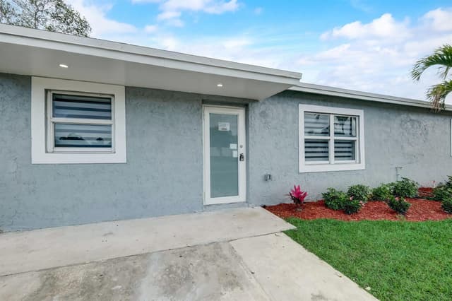 520 SW 13TH Place, Deerfield Beach FL 33441 - Deerfield Beach, FL - Photo 2