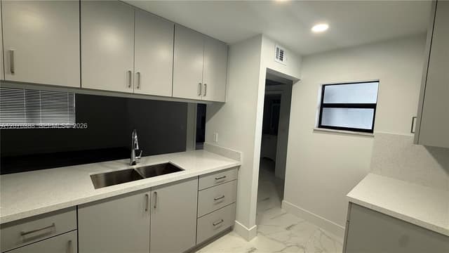 2750 W 63rd Pl # 24, Hialeah FL 33016 - Hialeah, FL - Photo 2