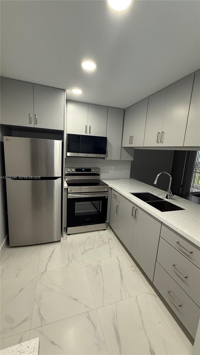 2750 W 63rd Pl # 24, Hialeah FL 33016 - Hialeah, FL - Photo 1