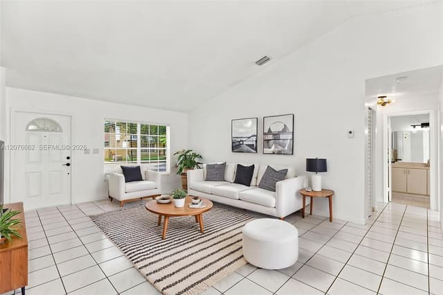 19181 NW 89th Ave, Hialeah FL 33018 - Hialeah, FL - Photo 6