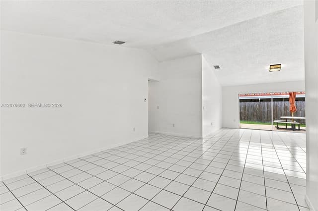 19181 NW 89th Ave, Hialeah FL 33018 - Hialeah, FL - Photo 7