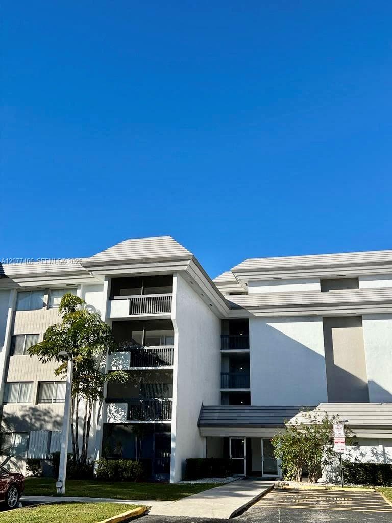 721 N Pine Island Rd # 213, Plantation FL 33324 - Plantation, FL - Photo 1