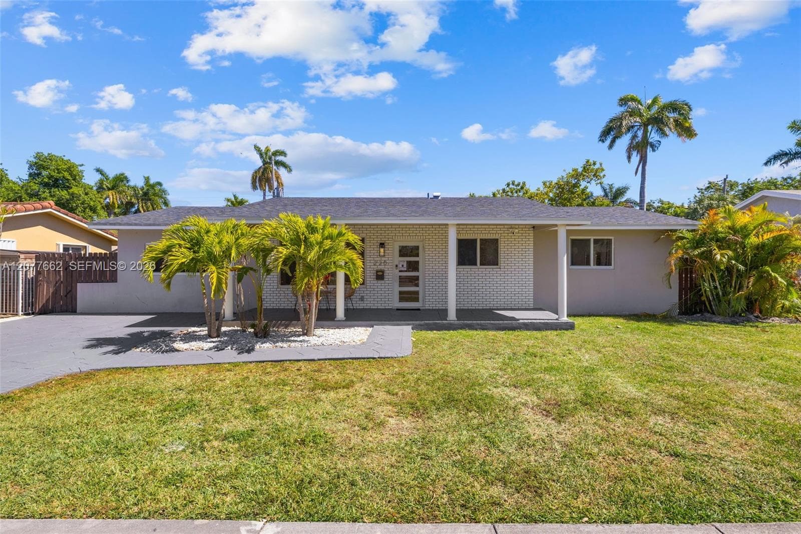 220 NE 10th Ave, Hallandale Beach FL 33009 - Hallandale Beach, FL - Photo 1
