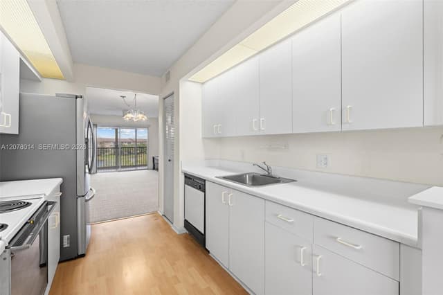 13705 SW 12th St # 409B, Pembroke Pines FL 33027 - Pembroke Pines, FL - Photo 2