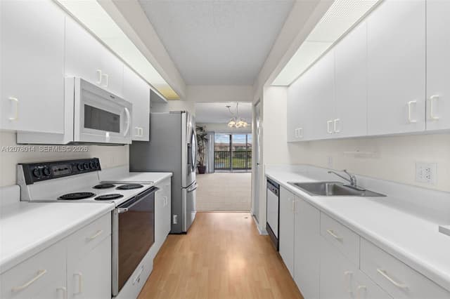 13705 SW 12th St # 409B, Pembroke Pines FL 33027 - Pembroke Pines, FL - Photo 7
