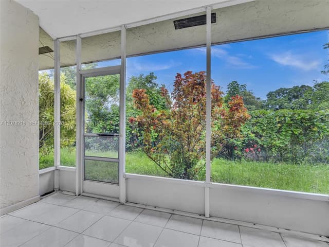 8813 Paradise Ct, Tamarac FL 33321 - Tamarac, FL - Photo 5